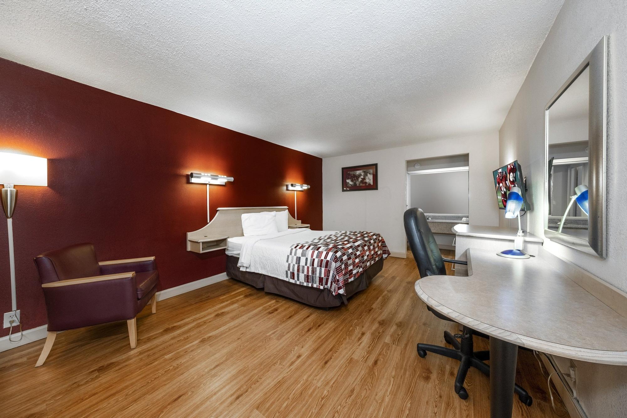 Red Roof Inn & Suites Wytheville Exterior photo