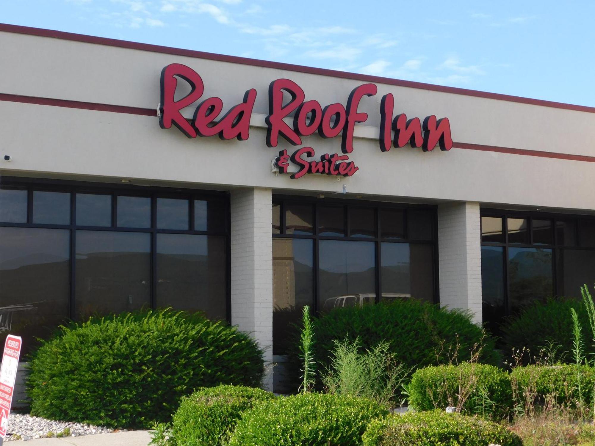 Red Roof Inn & Suites Wytheville Exterior photo