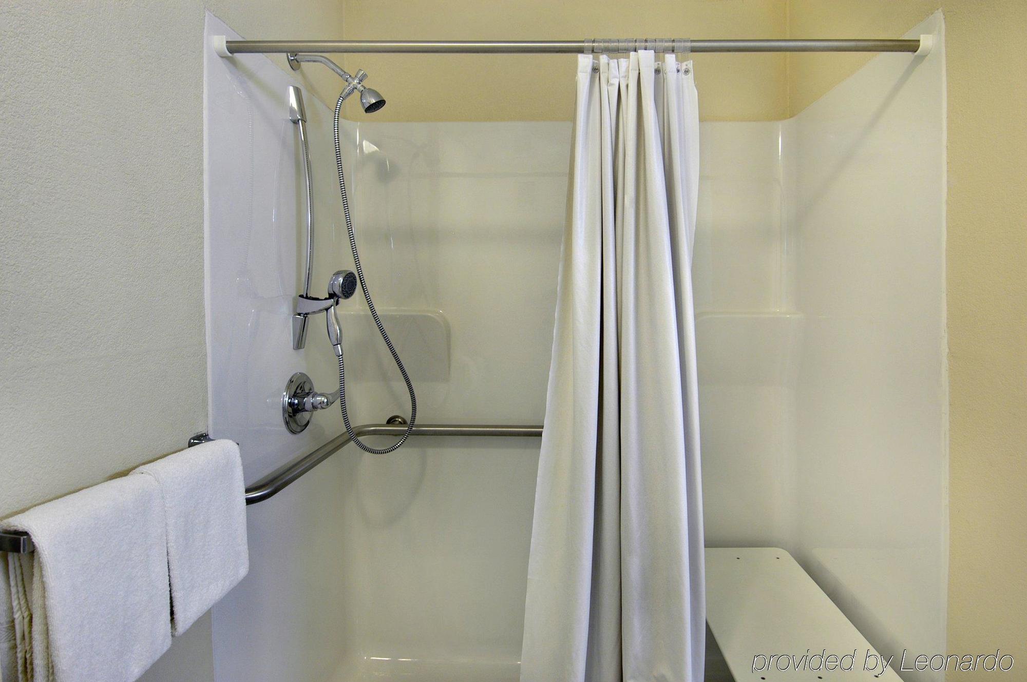 Red Roof Inn & Suites Wytheville Room photo